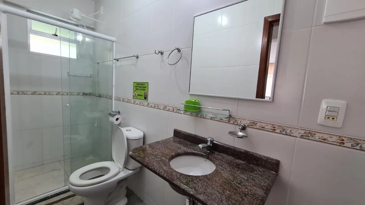 Praia 4 Ilhas Apartamento 1 Quarto A 60M Da Praia Ar Wifi Бомбиньяс 0*,  Бразилия
